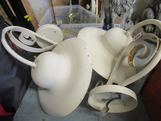 TWO GARDEN LIGHTS Image