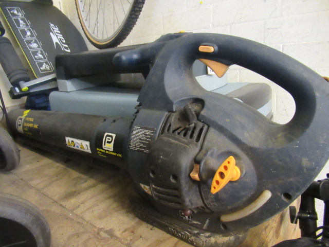 LEAF BLOWER Image