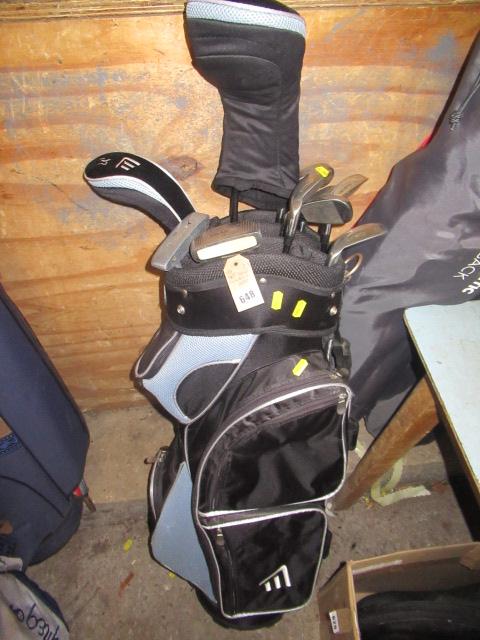 SET OF GOLF CLUBS AND BAG Image