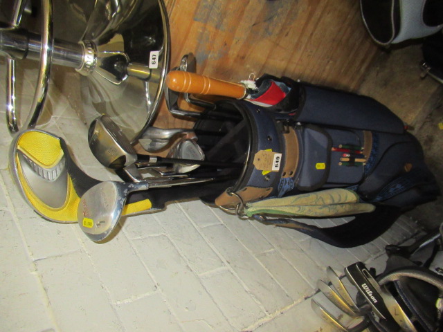 SET OF GOLF CLUBS AND BAG Image