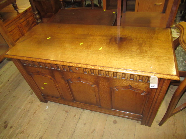 TITCHMARSH AND GOODWIN OAK BLANKET BOX Image