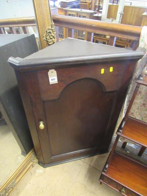 OAK CORNER CUPBOARD Image