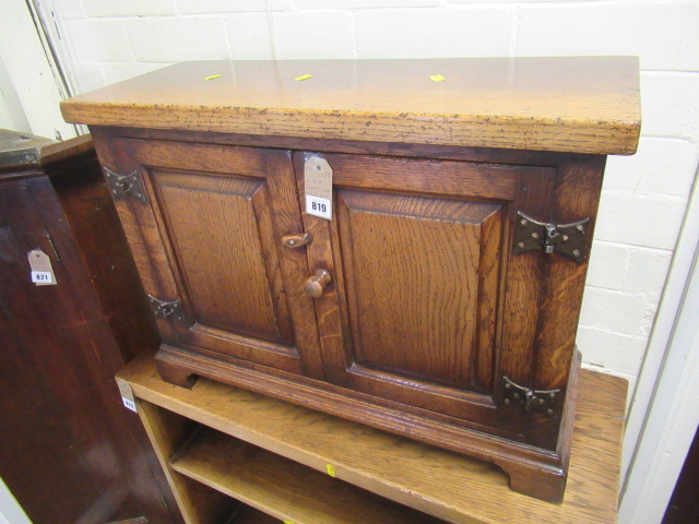 TITCHMARSH AND GOODWIN STYLE SMALL OAK CABINET Image