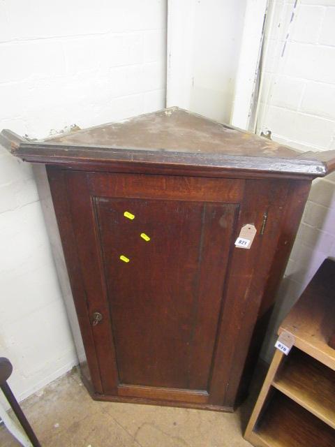 GEORGIAN OAK CORNER CABINET Image