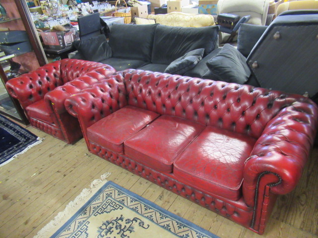CHESTERFIELD SETTEE AND CHAIR Image