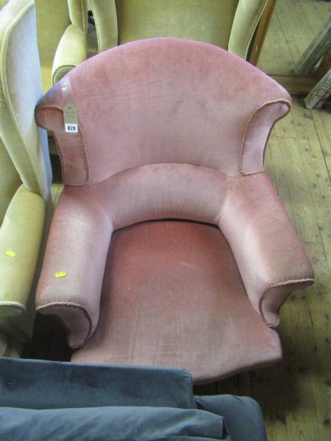 VELVET NURSING CHAIR Image