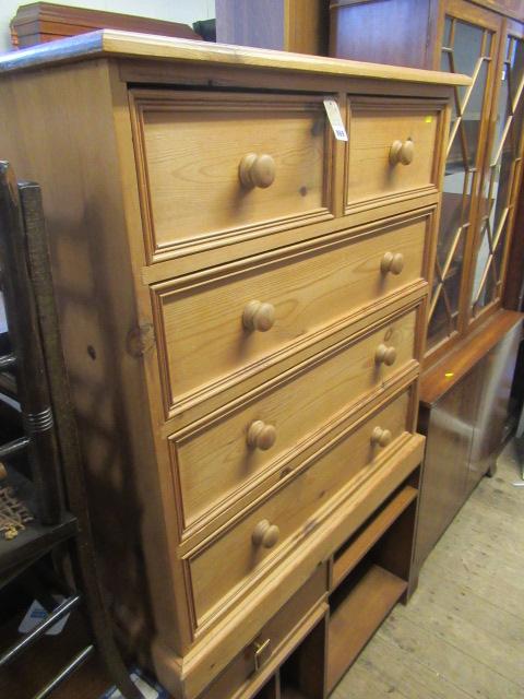 PINE CHEST OF DRAWERS Image