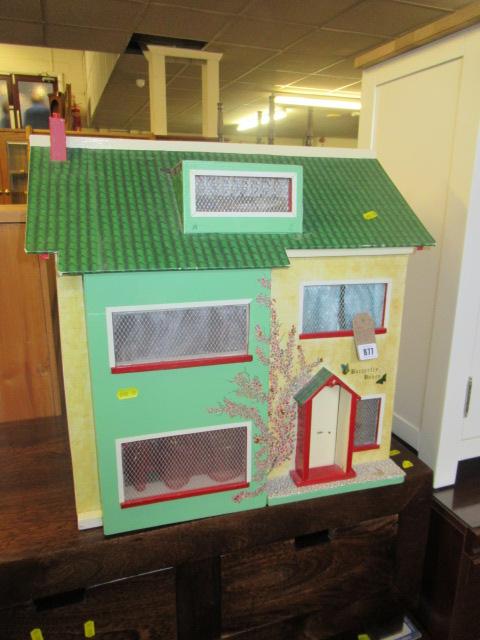 1950S FULLY FURNISHED DOLLS HOUSE WITH CERAMIC BEDROOM SUITE Image