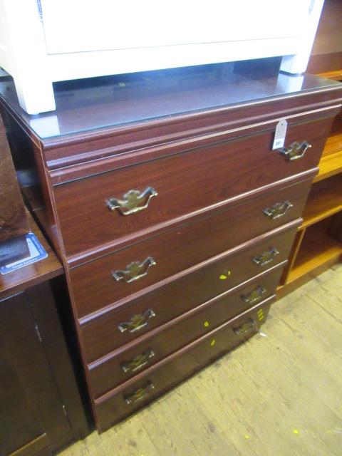 MAHOGANY CHEST OF DRAWERS Image
