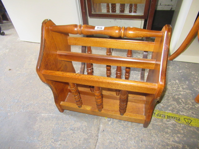 MODERN MAGAZINE RACK Image