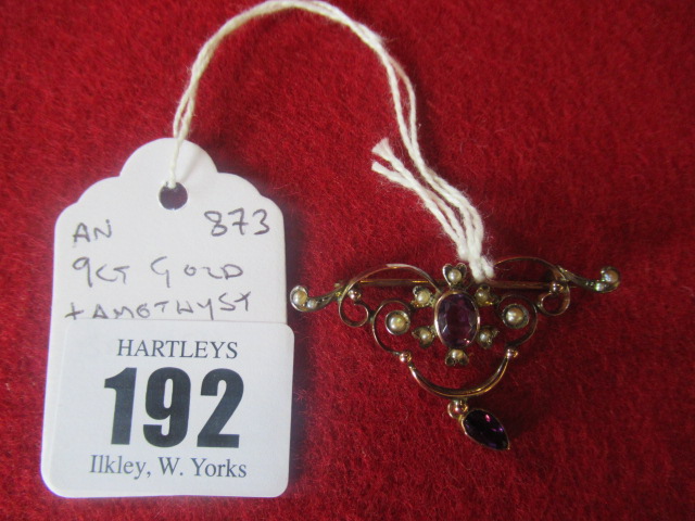 9CT GOLD AND AMETHYST BROOCH Image