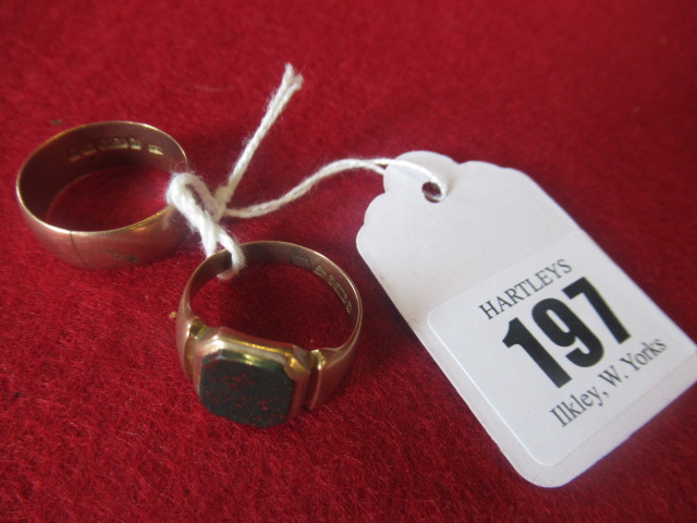 9CT GOLD WEDDING AND SIGNET RINGS Image