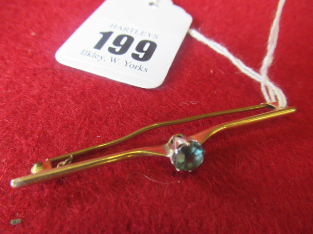 9CT GOLD BAR BROOCH Image