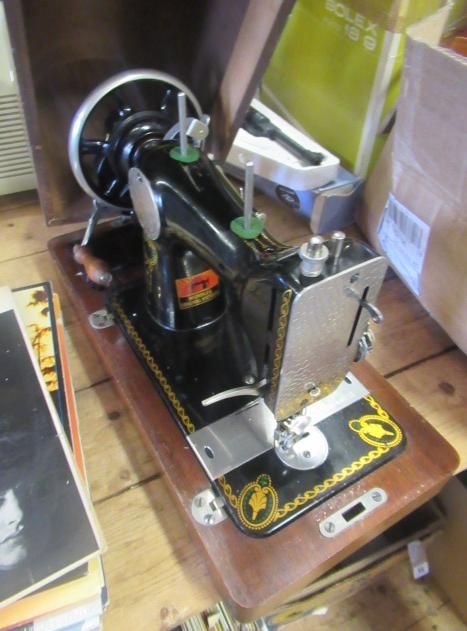 ROYAL SEWING MACHINE Image