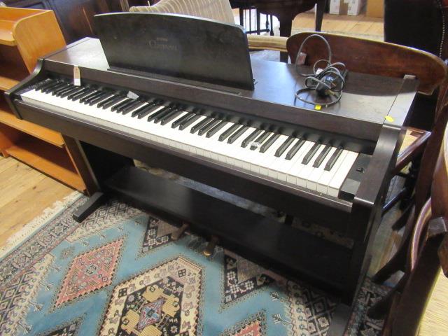 YAMAHA CLAVINOVA ELECTRIC PIANO Image