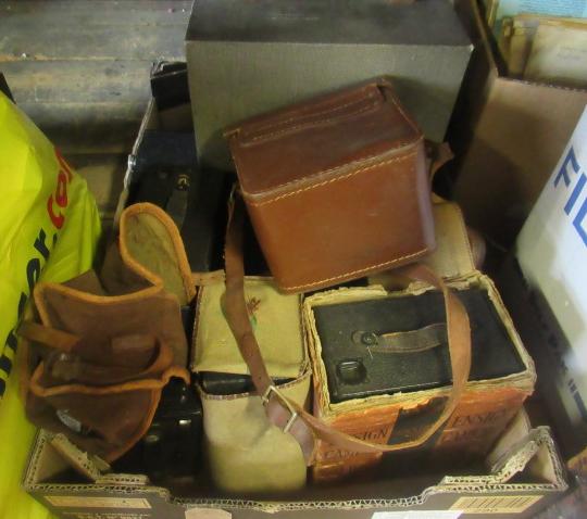 BOX OF VINTAGE BROWNIE AND OTHER CAMERAS Image
