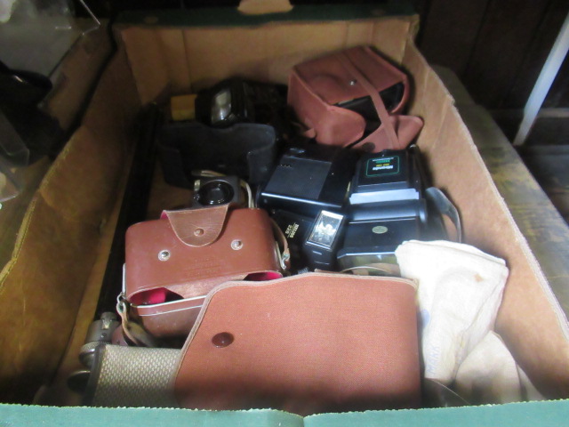 BOX OF VINTAGE CAMERAS AND ACCESSORIES Image