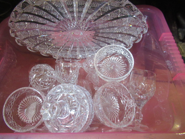BOX OF DRINKING GLASSES AND OTHER GLASS Image