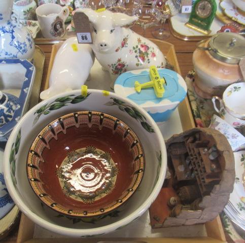 TRAY OF CERAMICS INCLUDING PIGS Image