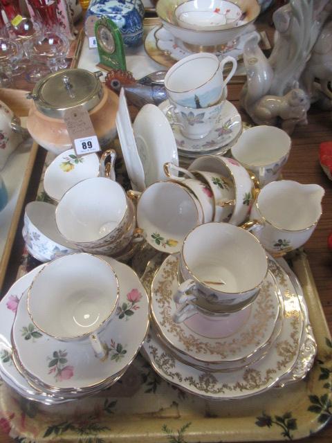 QUANTITY OF TEA WARE AND GINGER JAR Image