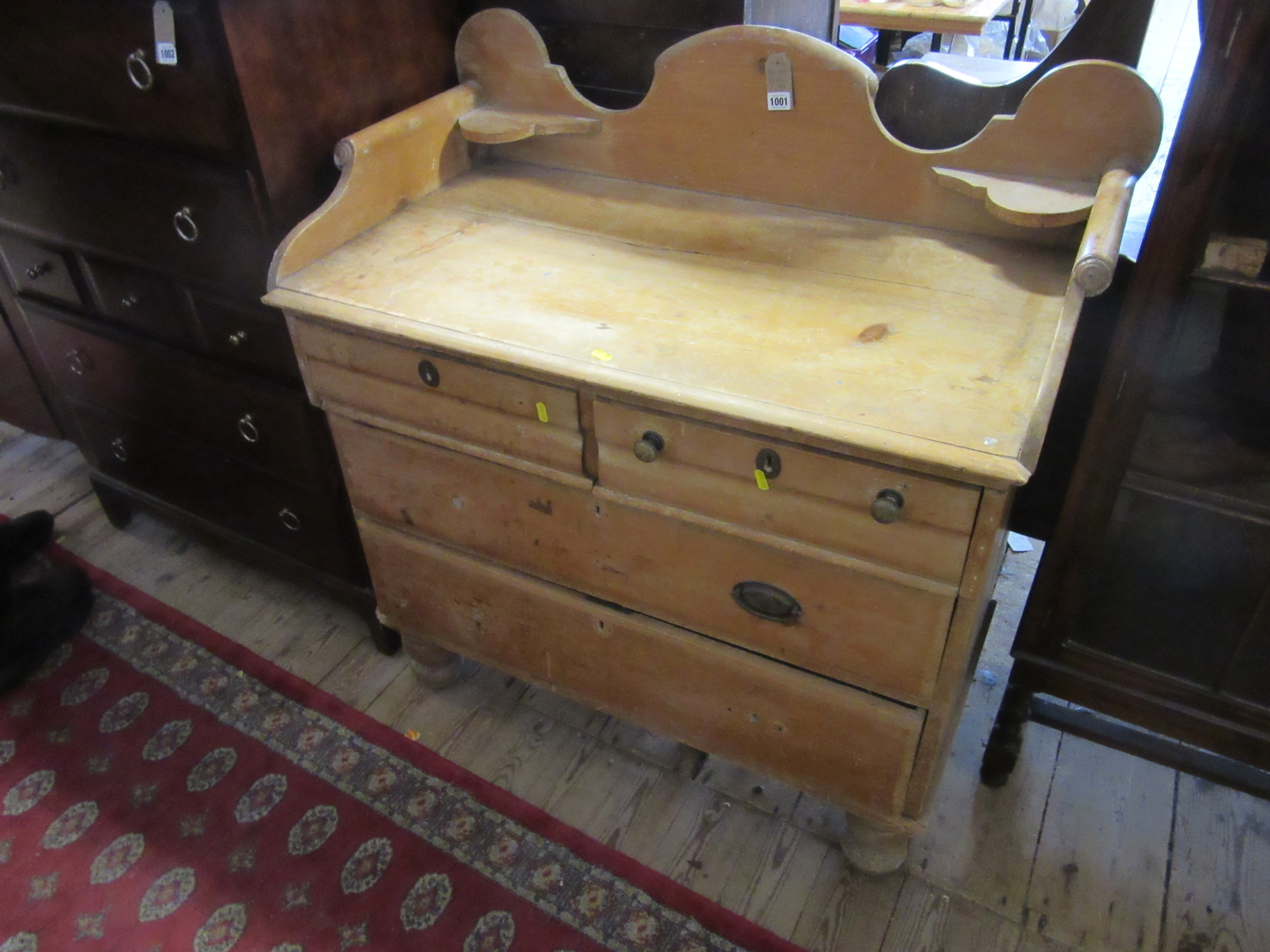 PINE CHEST OF DRAWERS Image