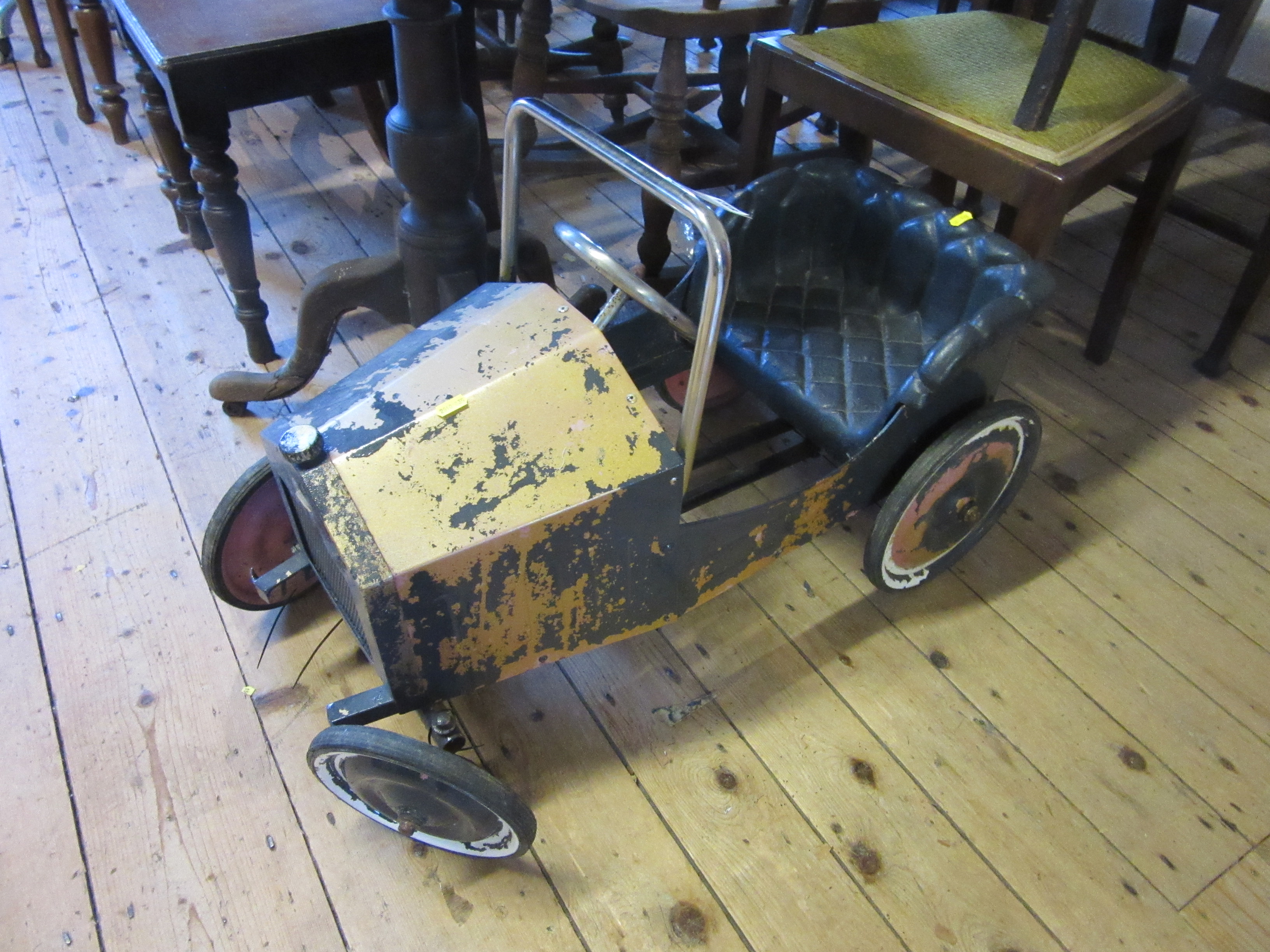KALEE PEDAL CAR Image