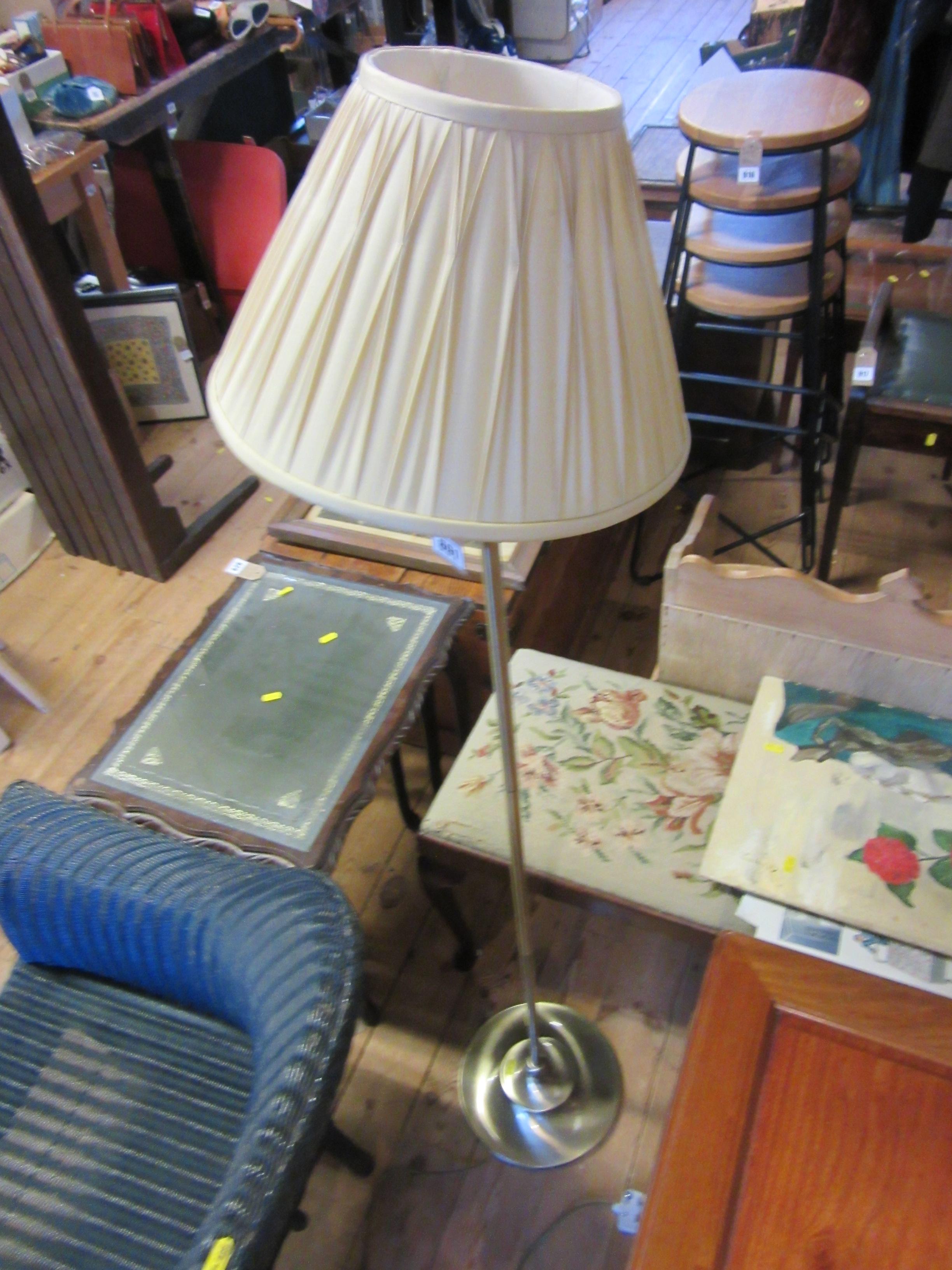 BRASS FLOOR LAMP WITH SHADE Image