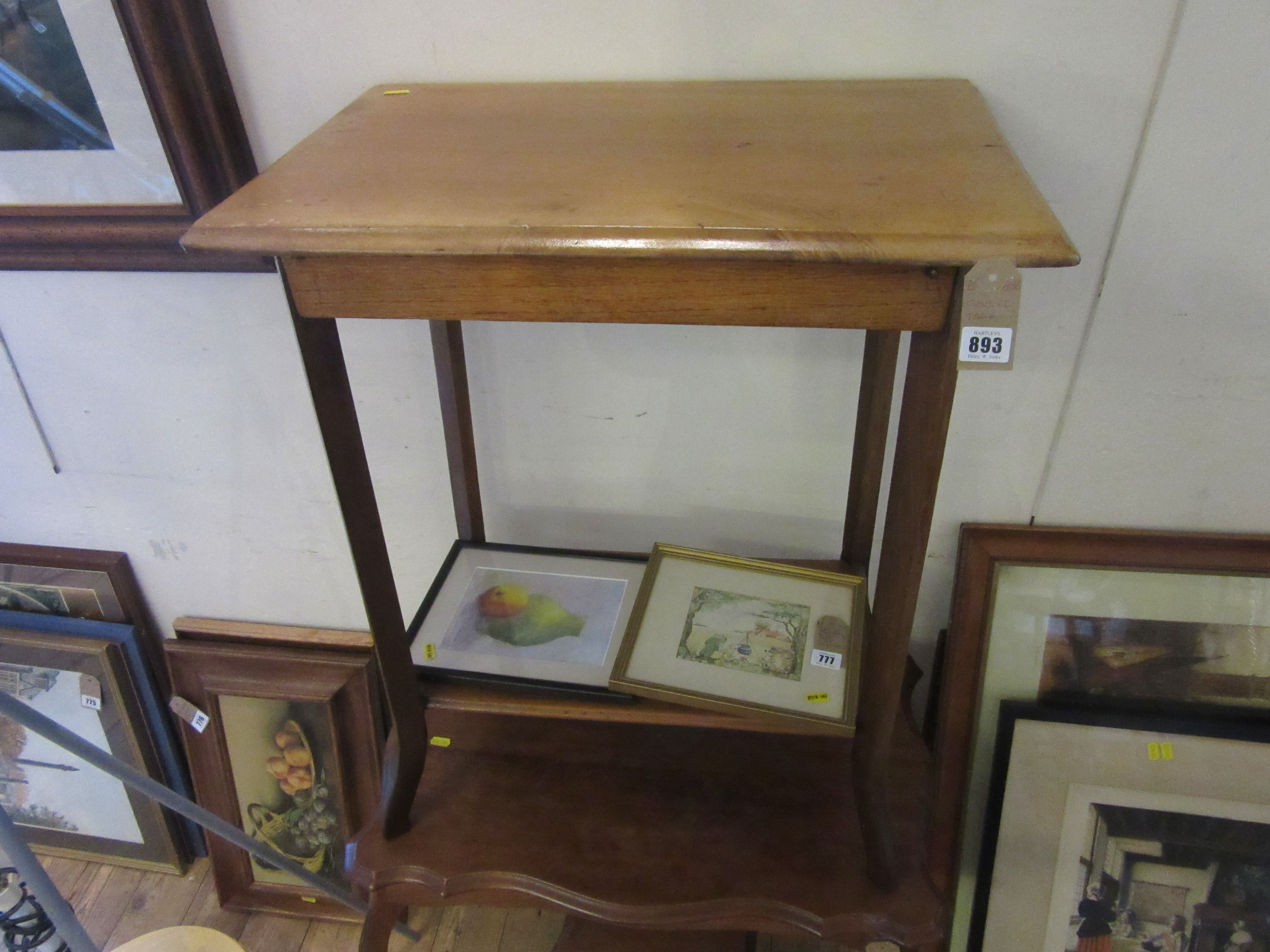 CONSOLE TABLE Image