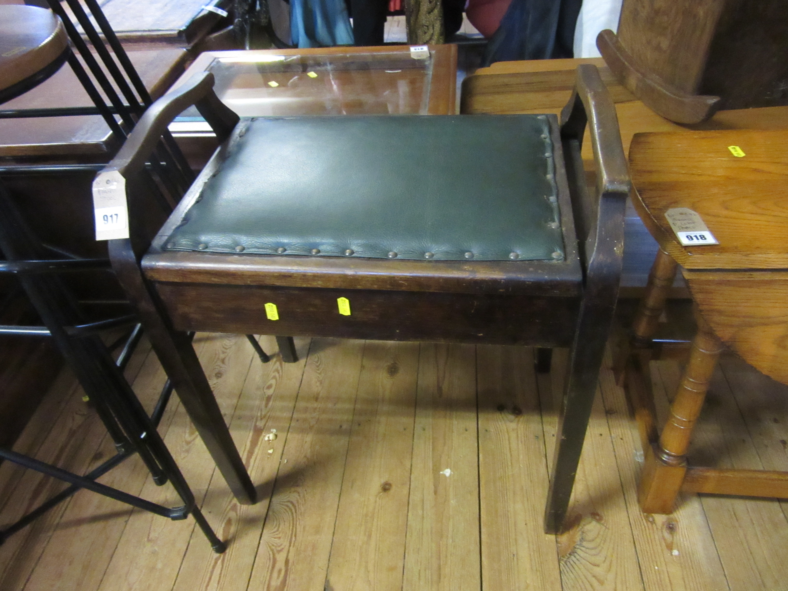 PIANO STOOL Image