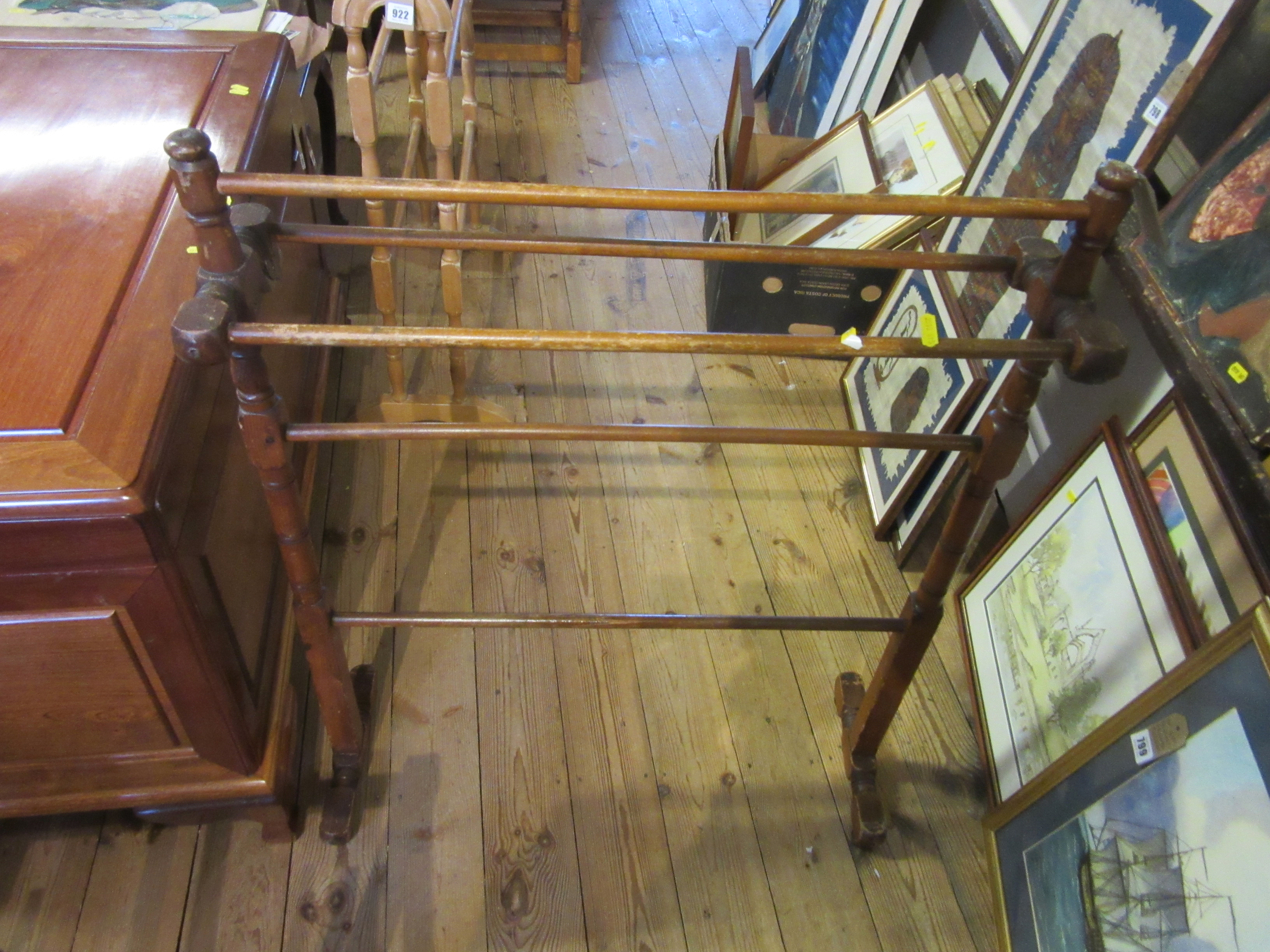VICTORIAN TOWEL RAIL Image