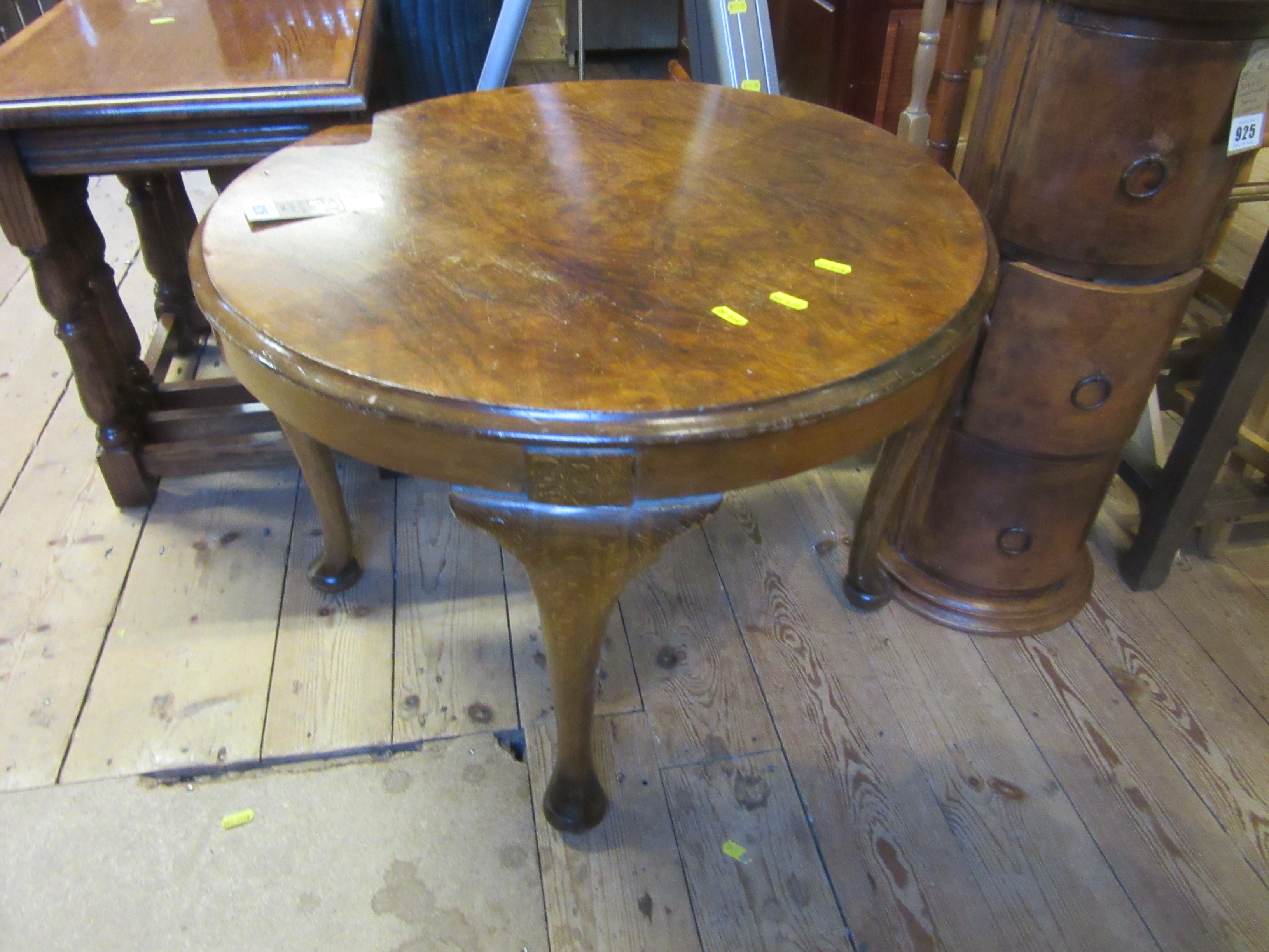 WALNUT CIRCULAR COFFEE TABLE Image