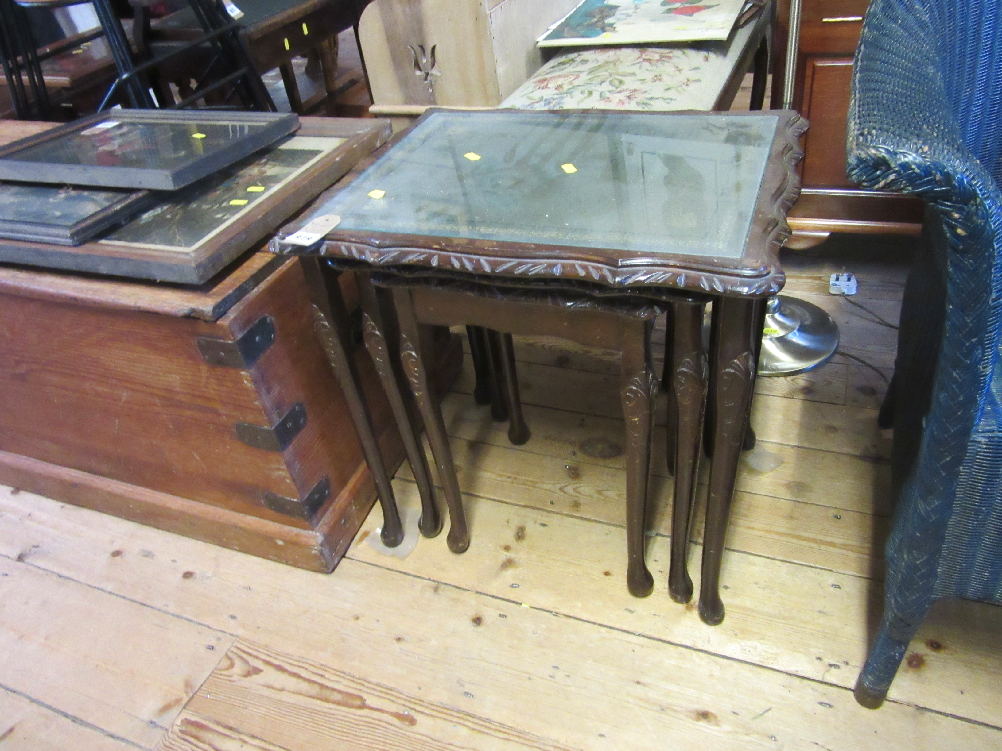 NEST OF TABLES Image