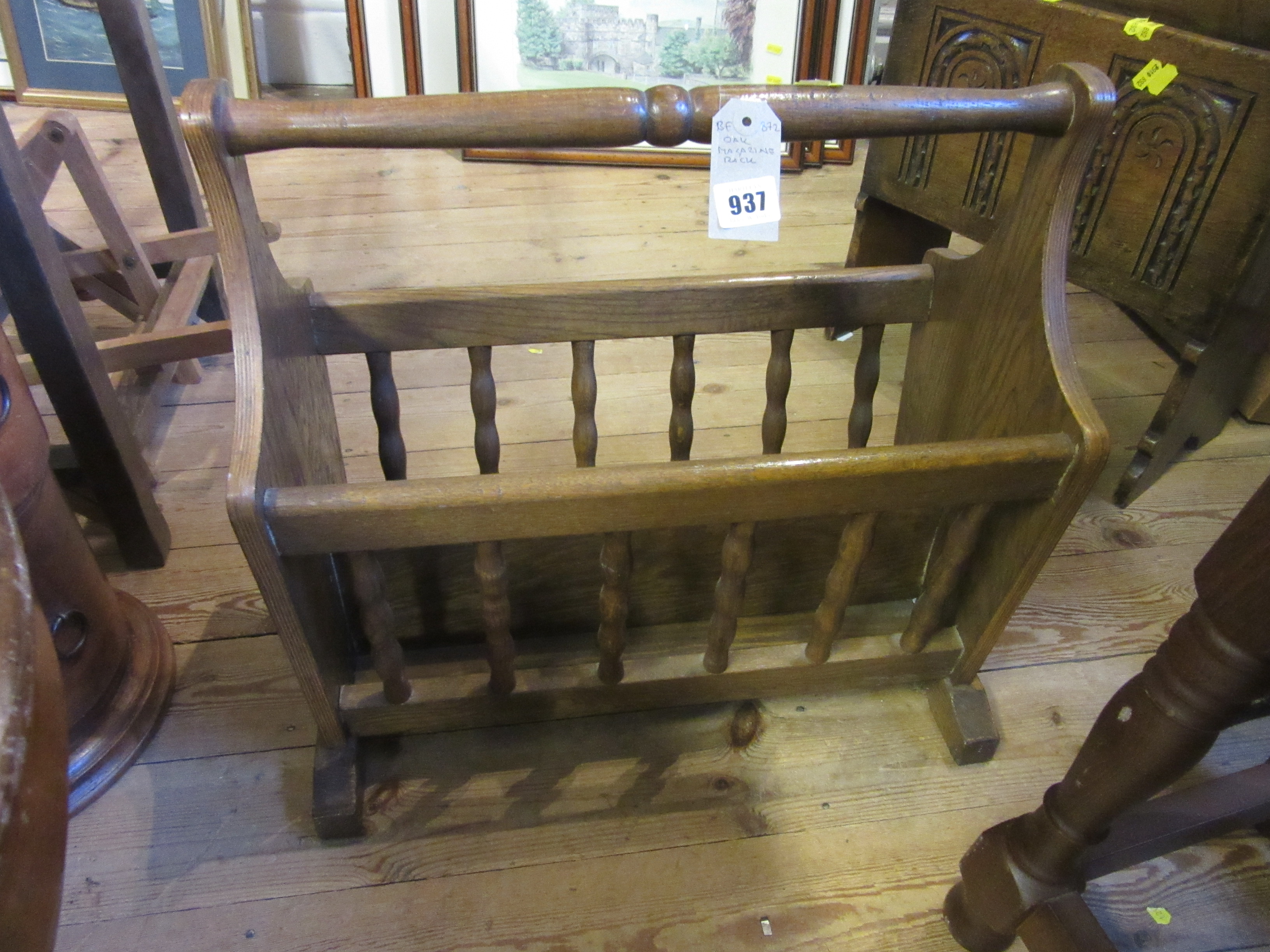 OAK MAGAZINE RACK Image