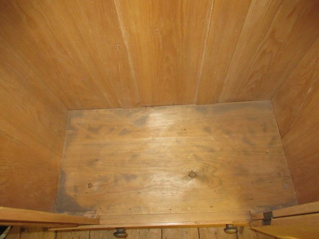 ANTIQUE PINE SINGLE WARDROBE Image