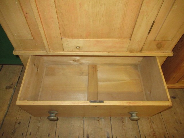ANTIQUE PINE SINGLE WARDROBE Image