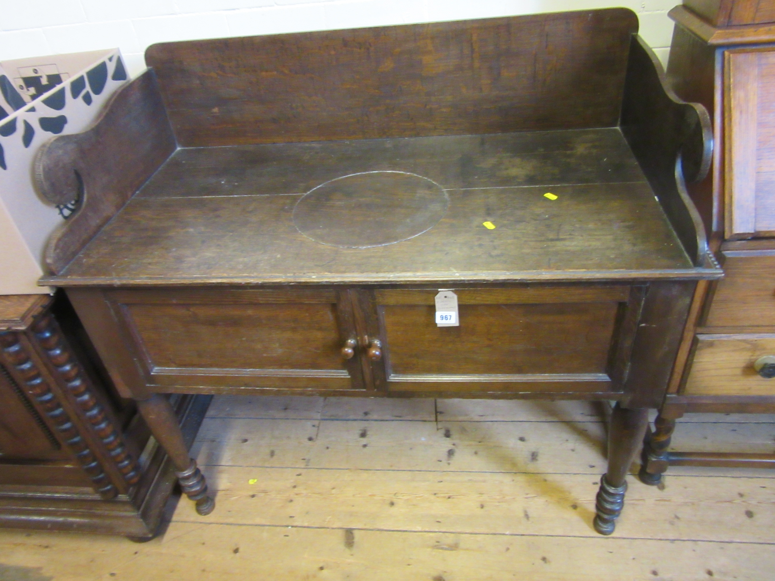 OAK WASHSTAND Image