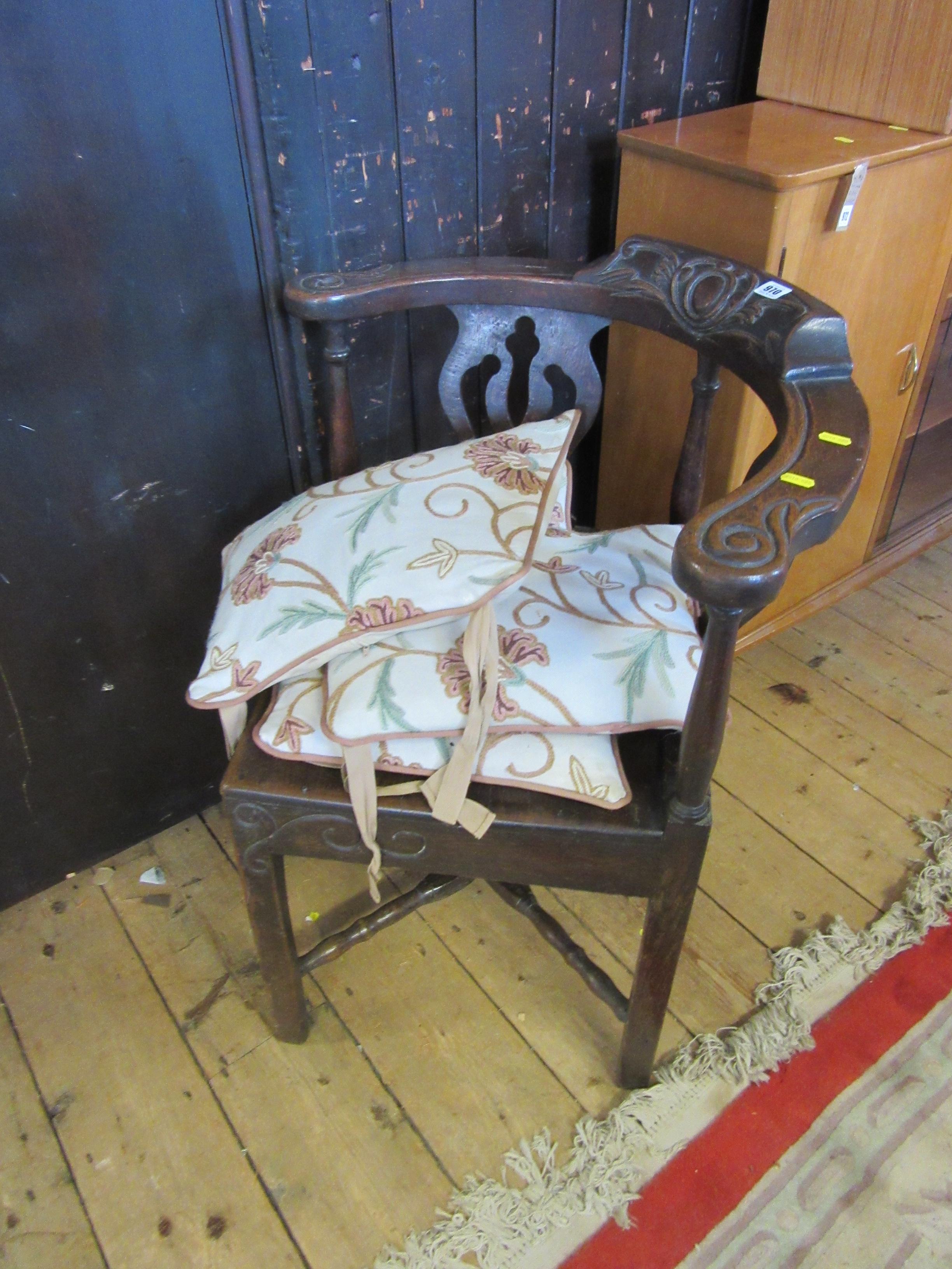 CARVED OAK CORNER CHAIR Image