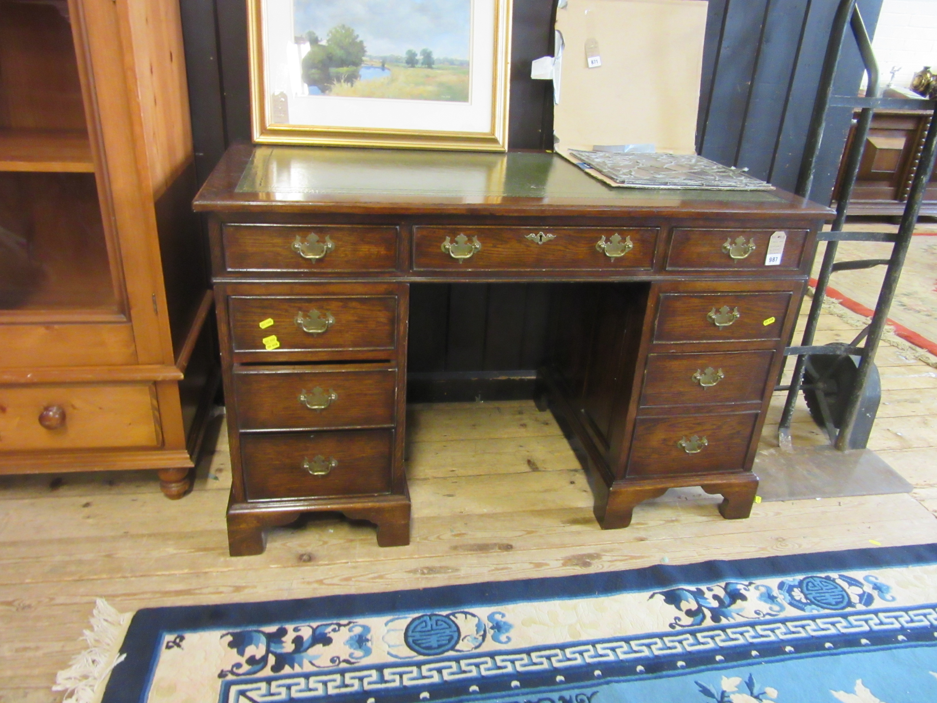 SMALL OAK KNEE HOLE DESK Image