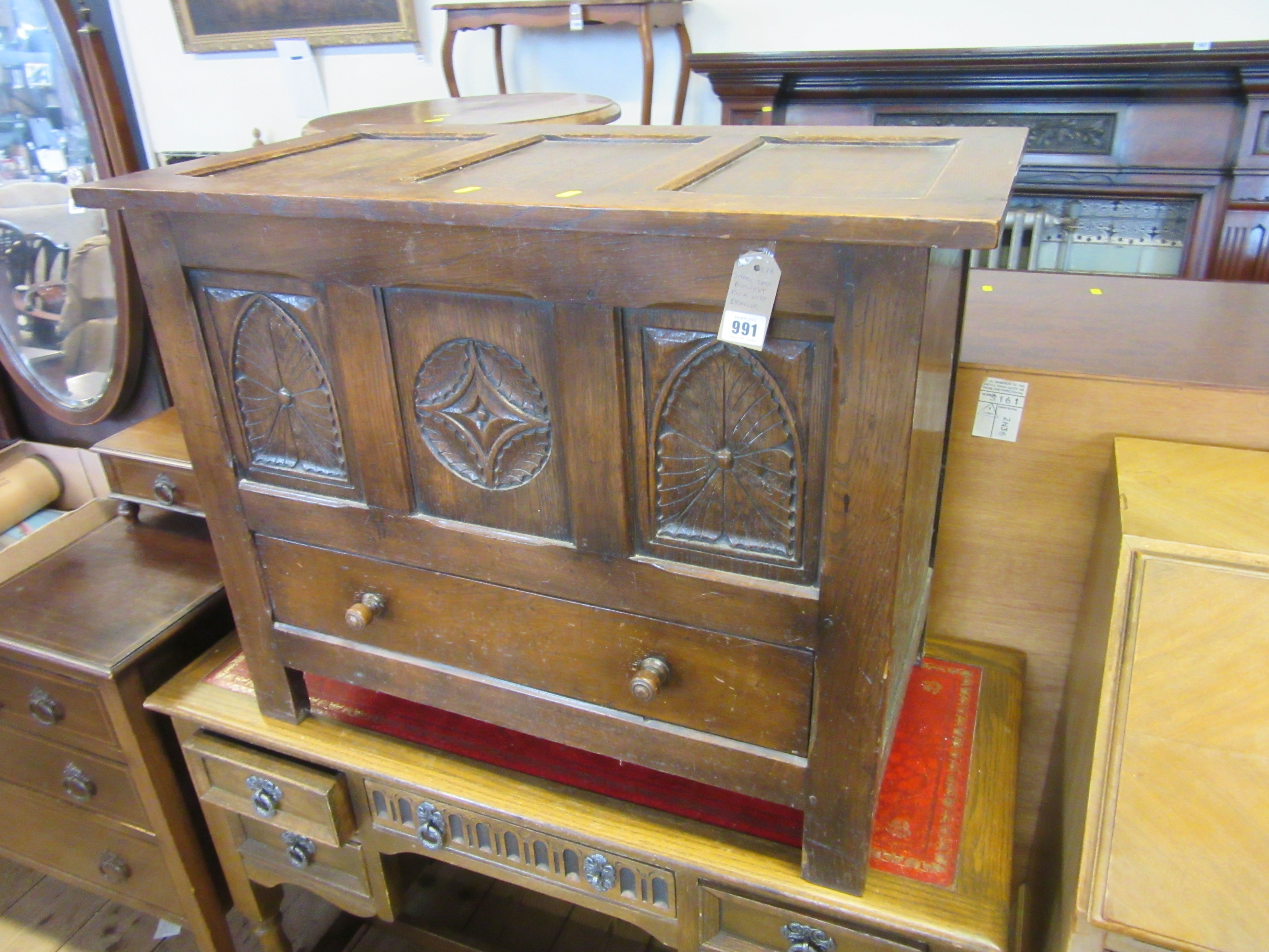 SMALL OAK BLANKET BOX WITH DRAWER Image