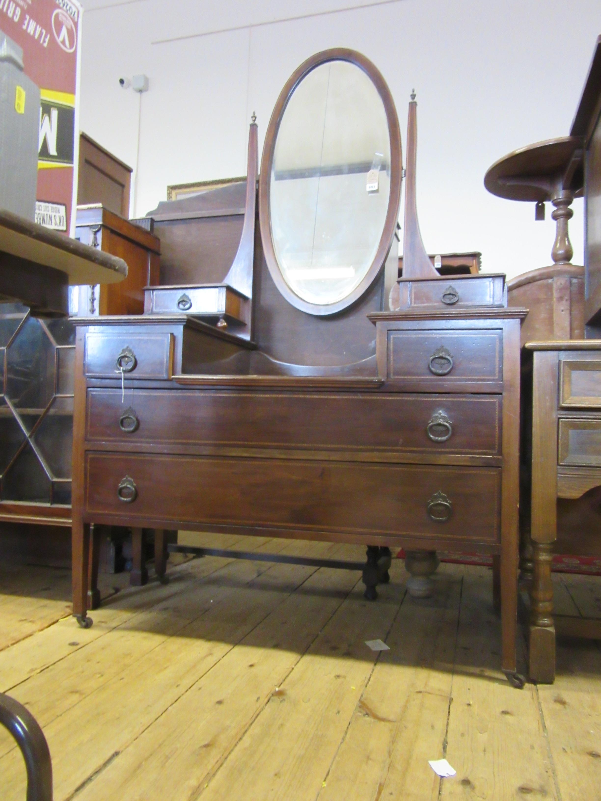 DRESSING TABLE WITH MIRROR Image