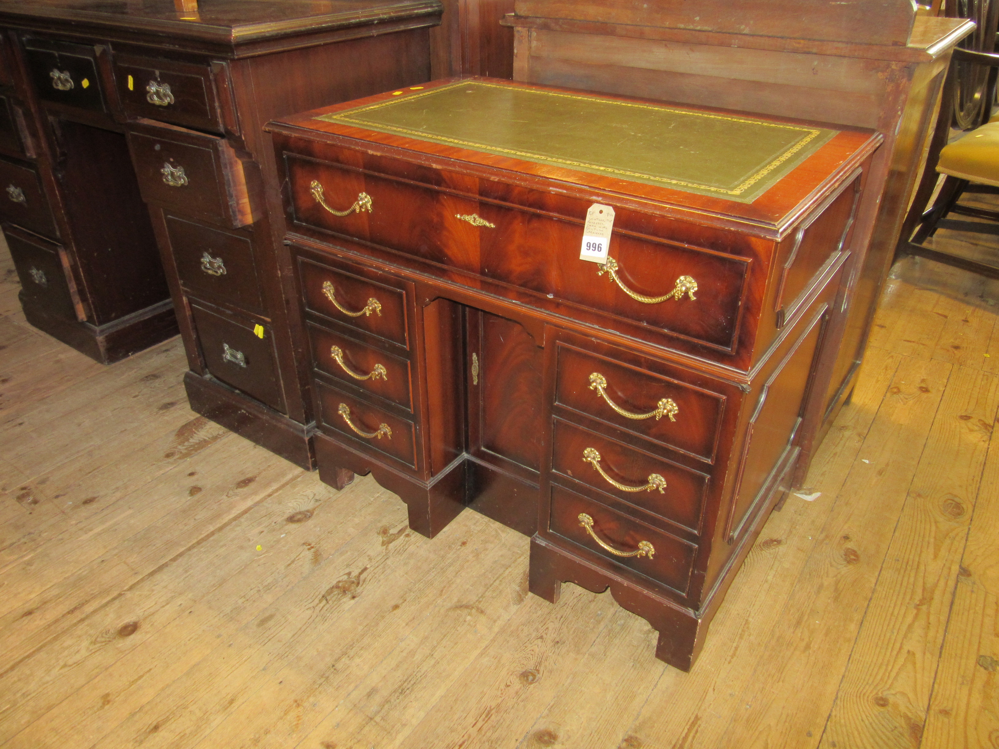 LEATHER TOPPED PEDESTAL DESK WITH BUILT IN SPEAKERS Image