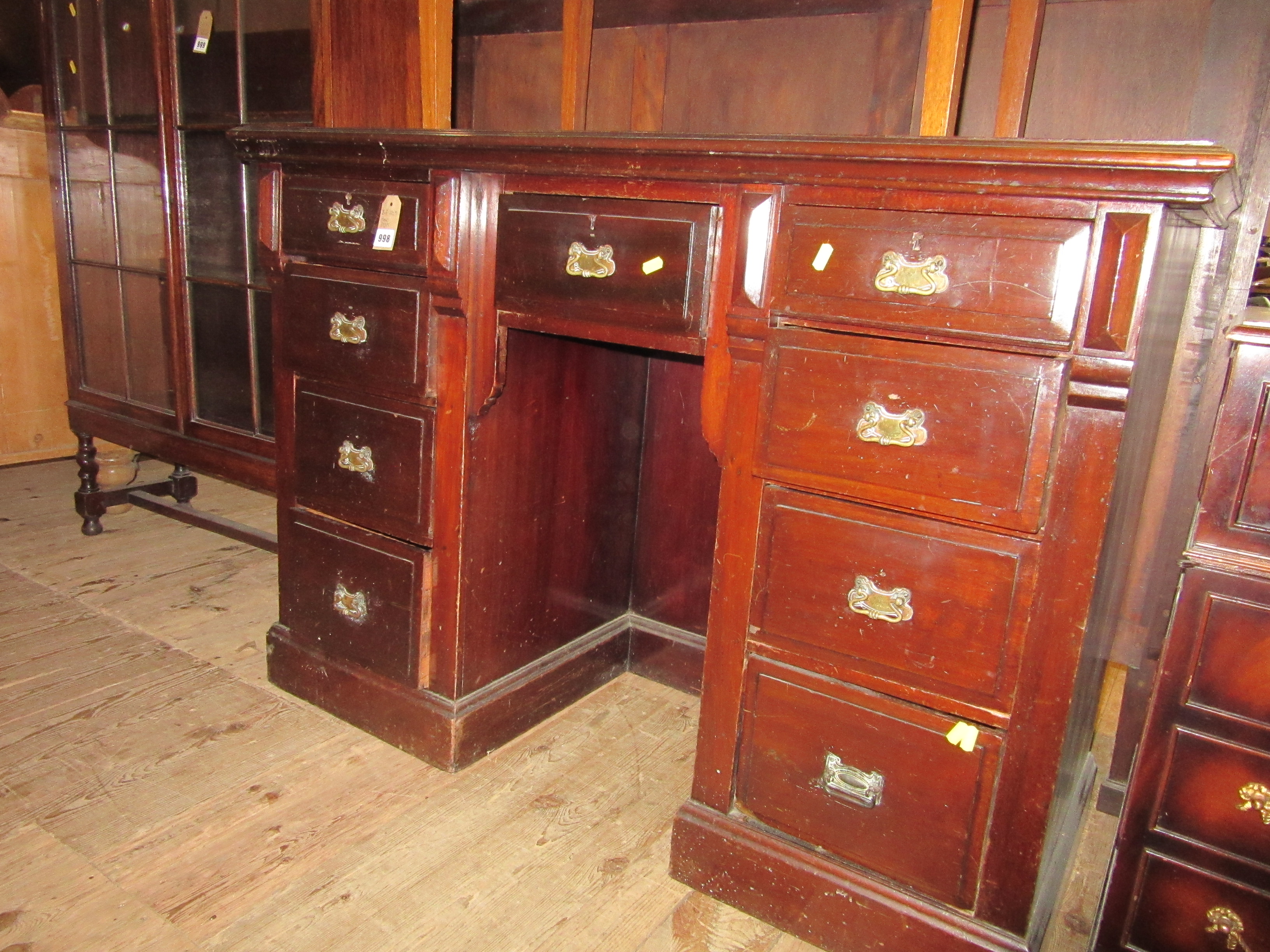 OAK DESK Image