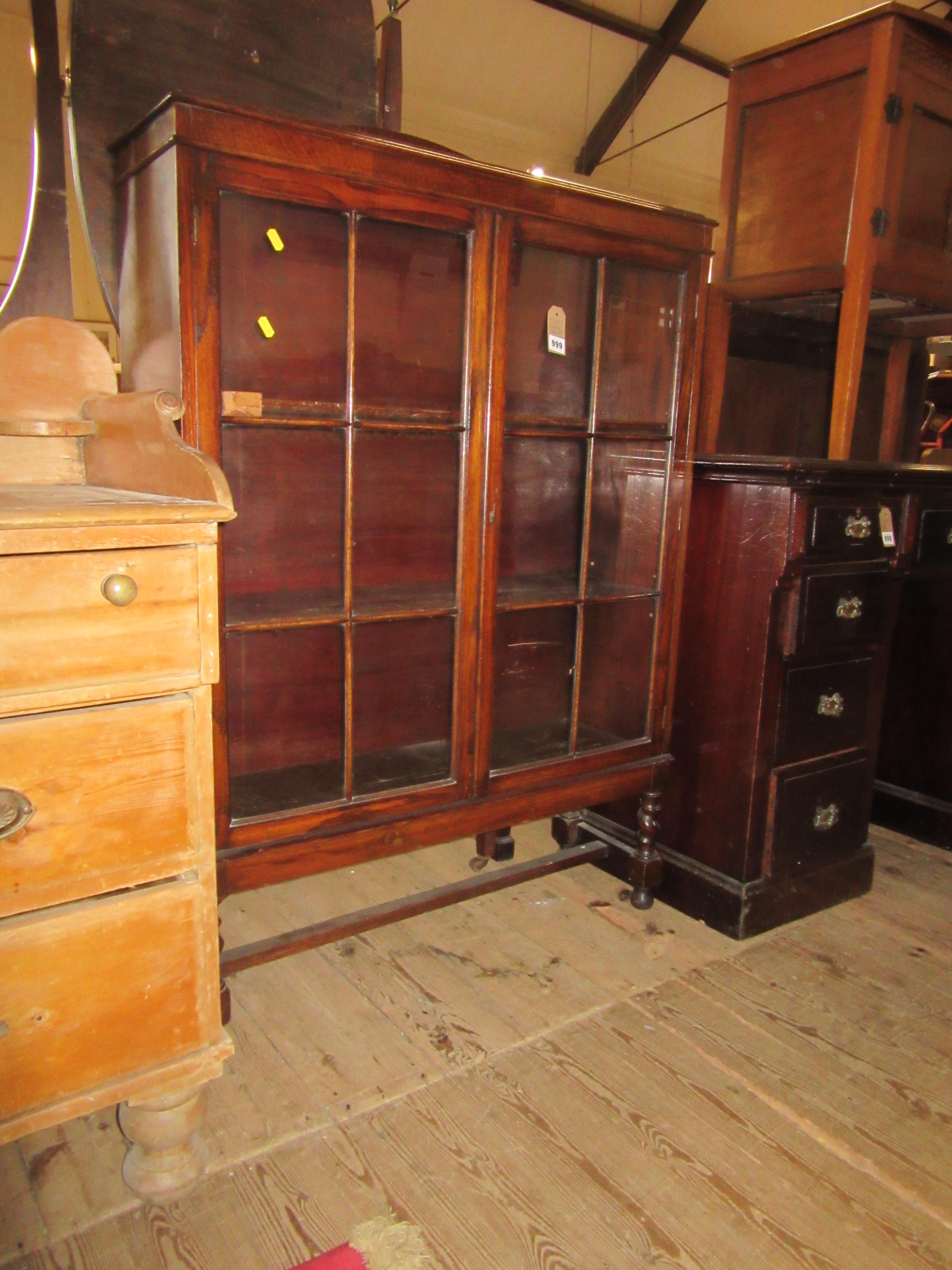 DISPLAY CABINET Image