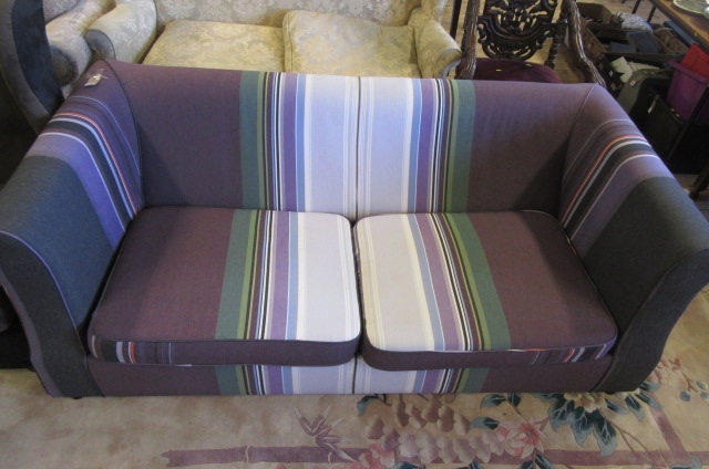 STRIPED SETTEE Image