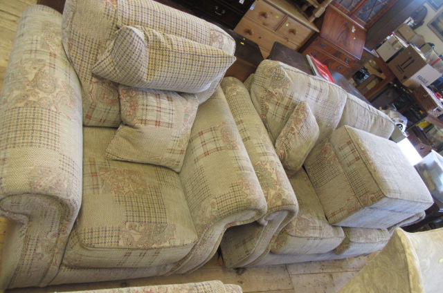 THREE PIECE SIT ON SUITE Image