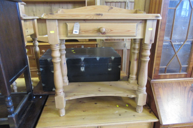 PINE HALL TABLE Image