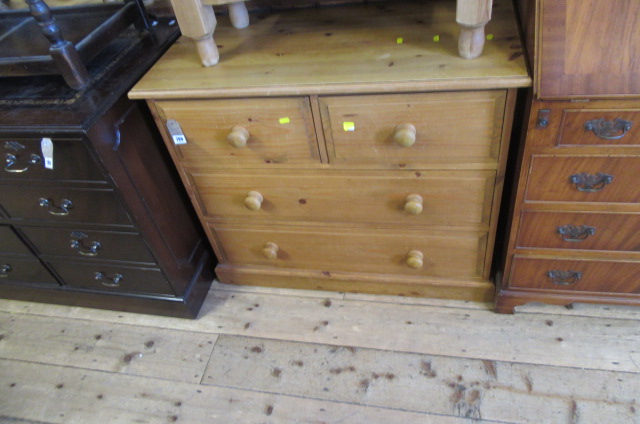 PINE CHEST OF DRAWERS Image