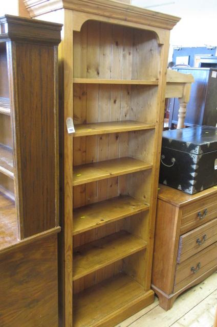 PINE BOOKCASE Image