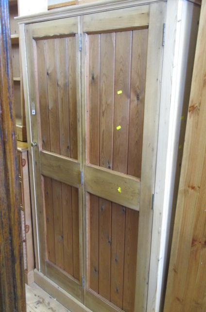 PINE FOLDING DOOR WARDROBE Image