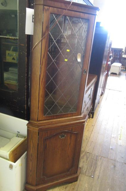 OAK CORNER CUPBOARD Image